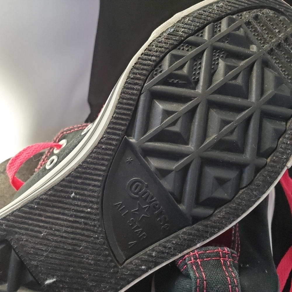 Converse Black and Pink SZ 7 - Picture 6 of 8